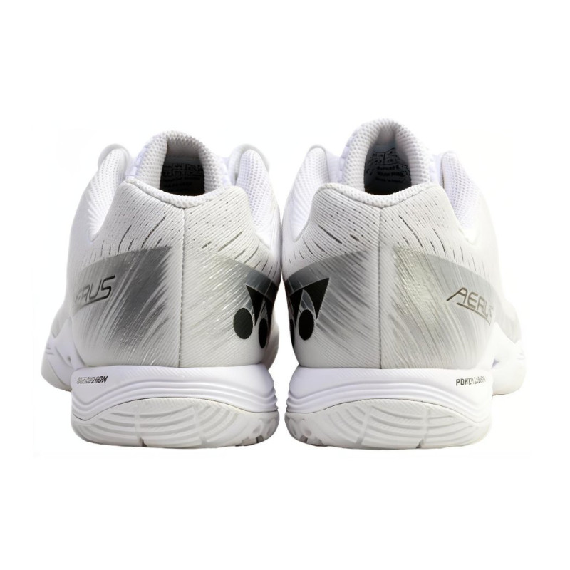 YONEX
