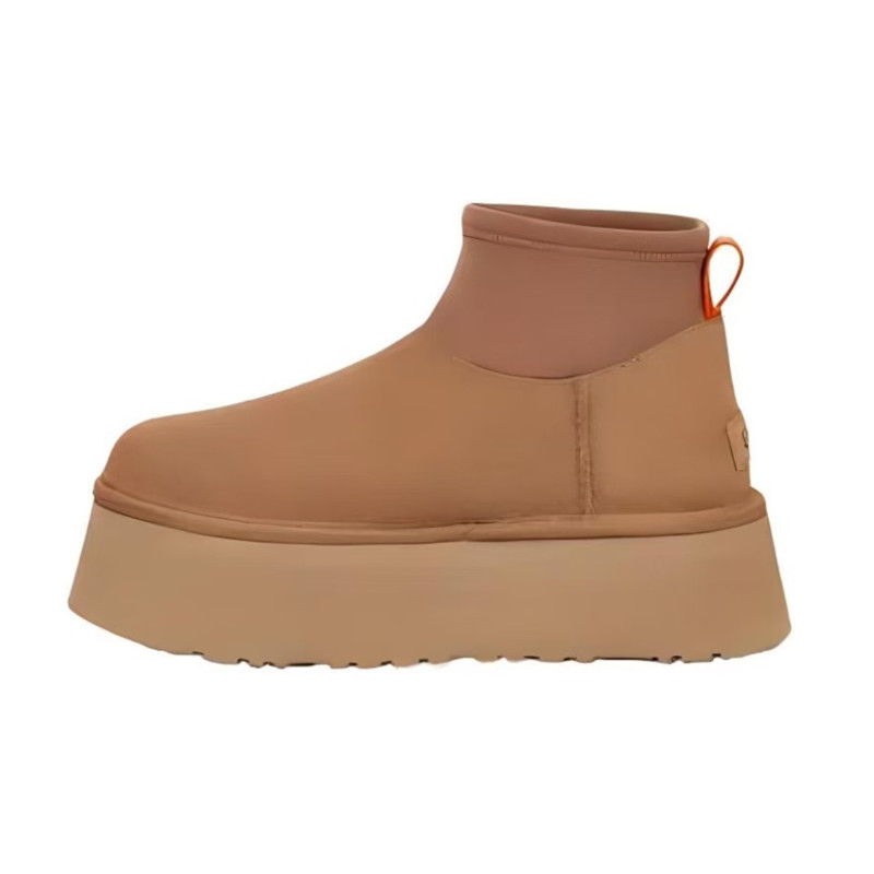 UGG 811