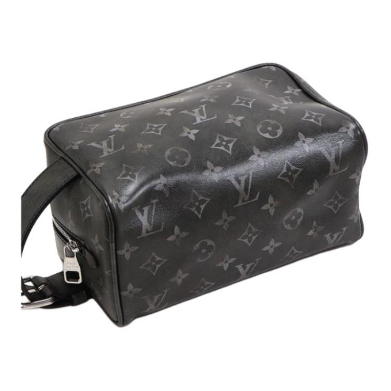 LOUIS VUITTON Dopp Kit