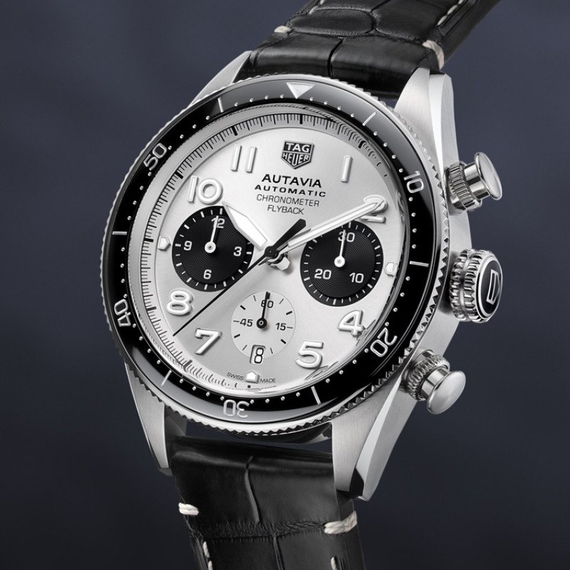 TAG HEUERAUTAVIA 42mm CBE511B.FC8279