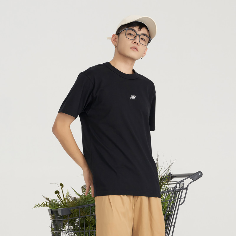 New Balance logoT T