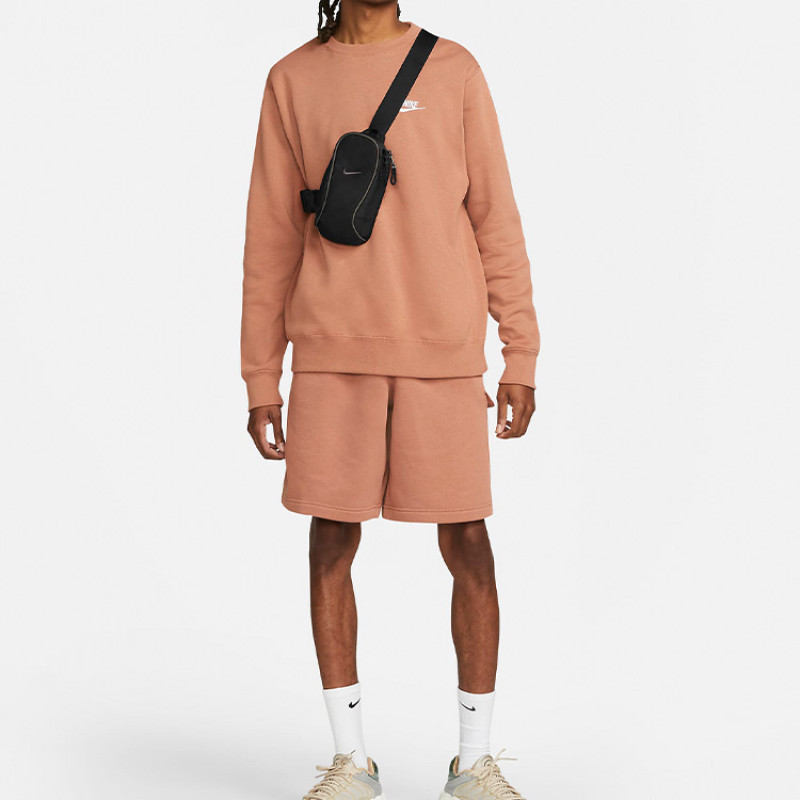 Nike Sportswear Essentials Logo