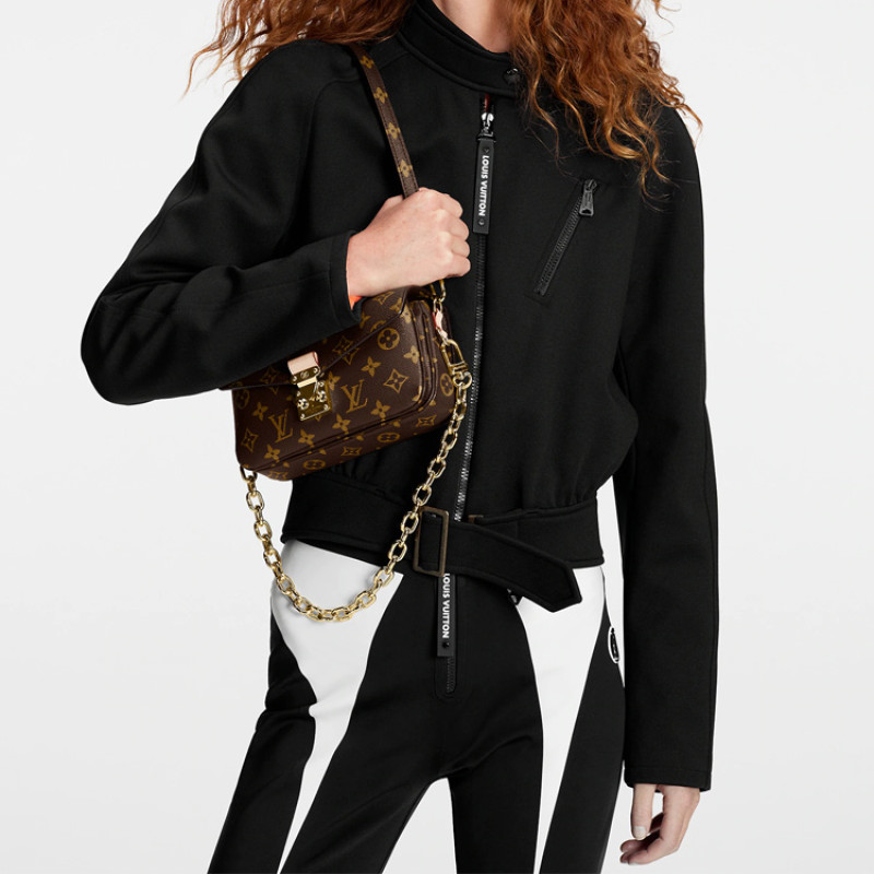 LOUIS VUITTON Pochette Metis East West