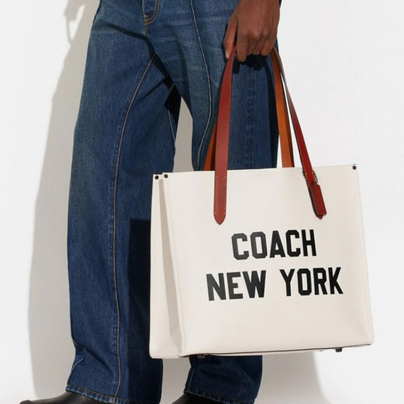 COACH Tote 41
