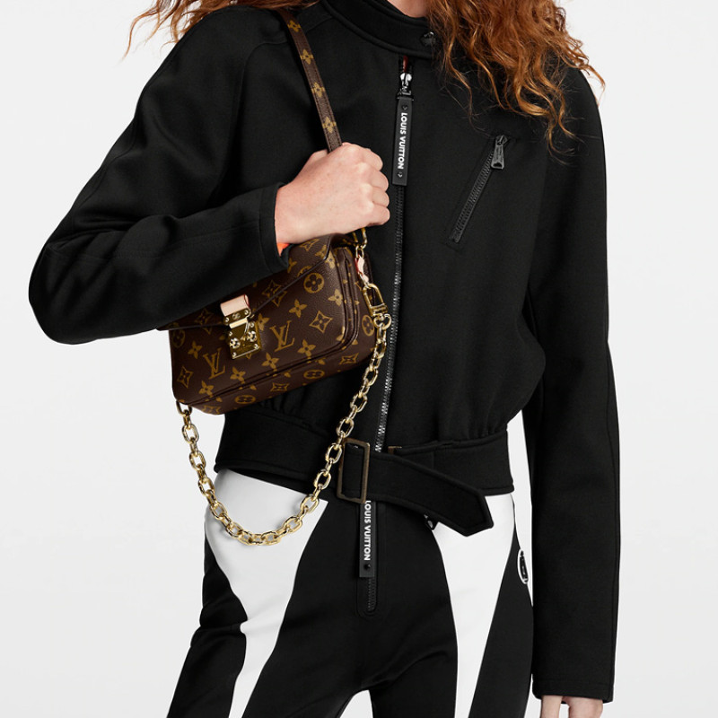 LOUIS VUITTON Pochette Metis East West