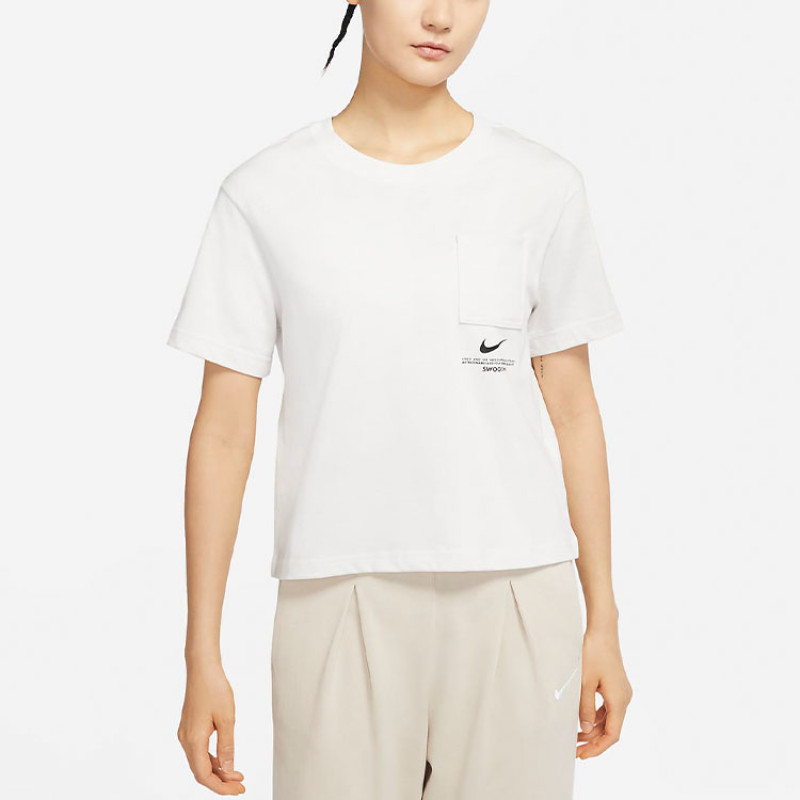 Nike SS22 SportswearSwoosh Logo T