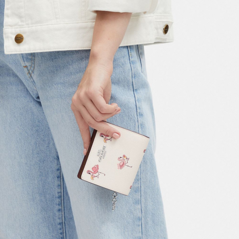 COACH Snap Wallet 11 Logo