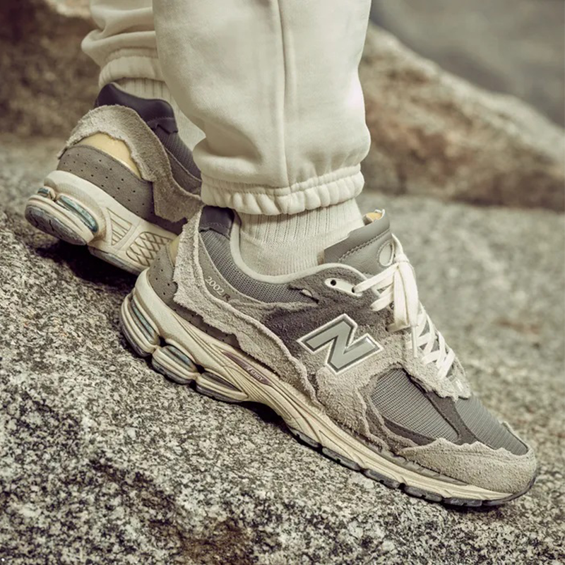 New Balance NB 2002R 