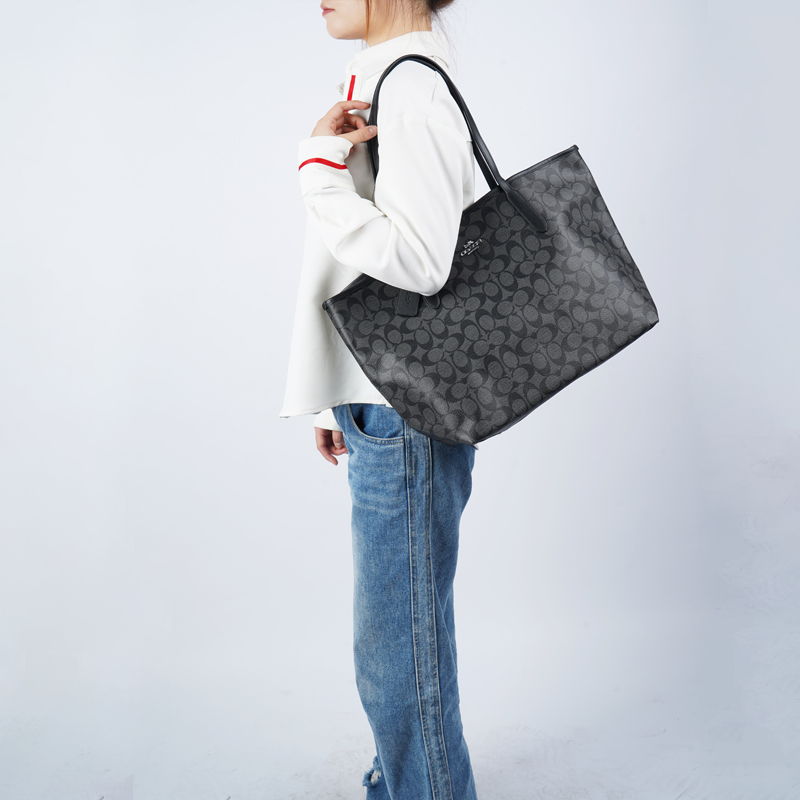 COACH City 33 Tote