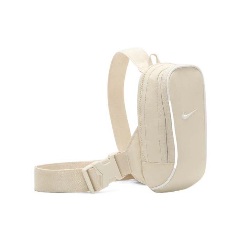 Nike Sportswear Essentials Logo