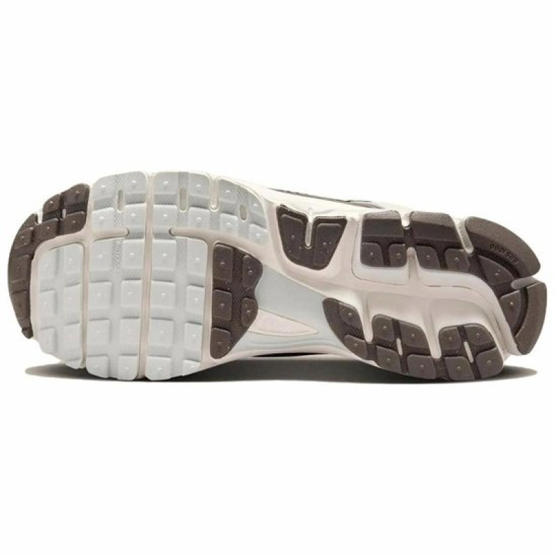 Nike Air Zoom Vomero 5