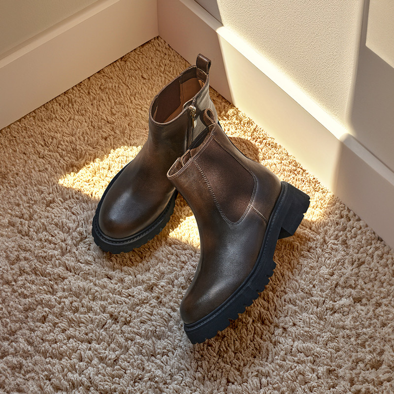 NINE WEST