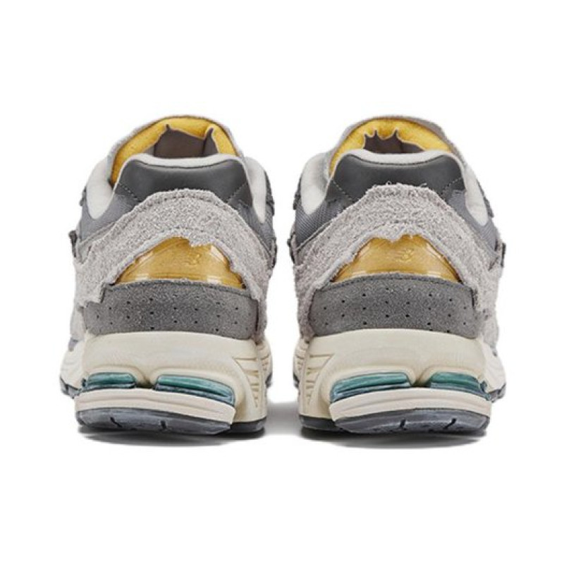 New Balance NB 2002R 