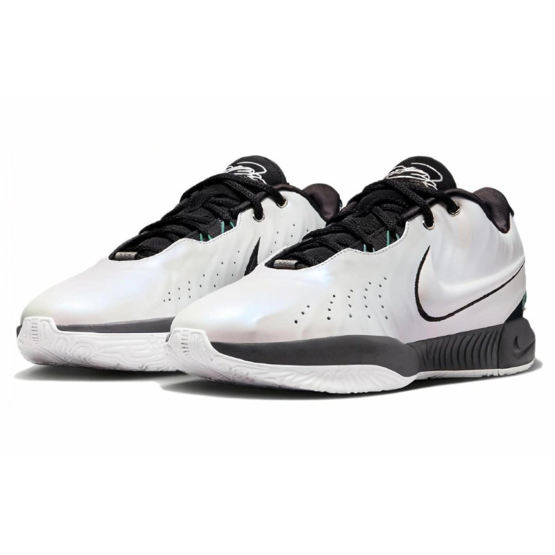 Nike Lebron 21 