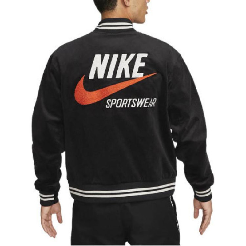 Nike Sportswear Trend Logo