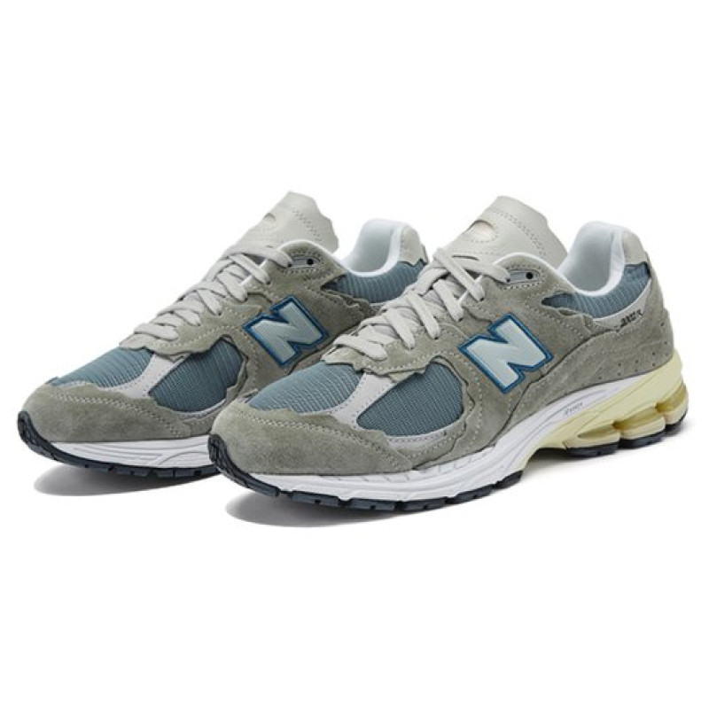 New Balance NB 2002R 