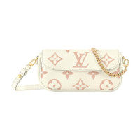 LOUIS VUITTON IVY Logo