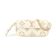 LOUIS VUITTON IVY Logo