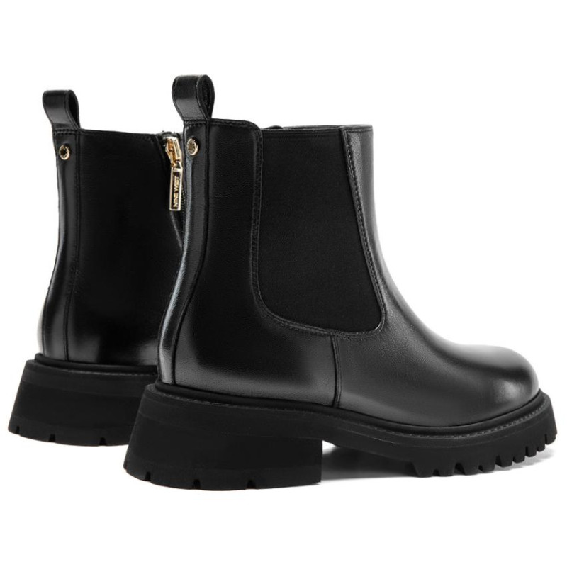 NINE WEST
