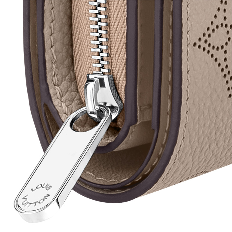 LOUIS VUITTON Cla Logo
