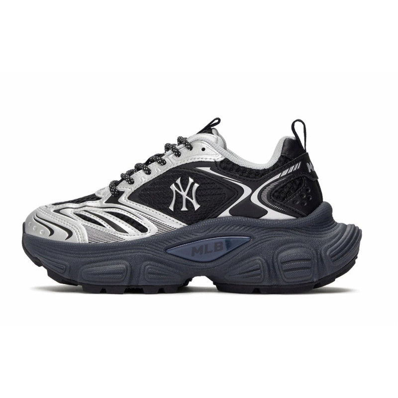 MLB 811