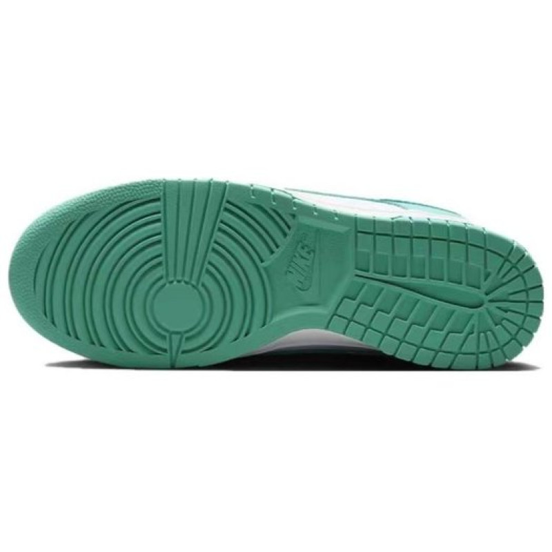 Nike Dunk vibe
