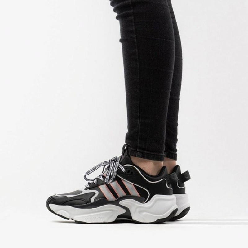 adidas originals Magmur Runner