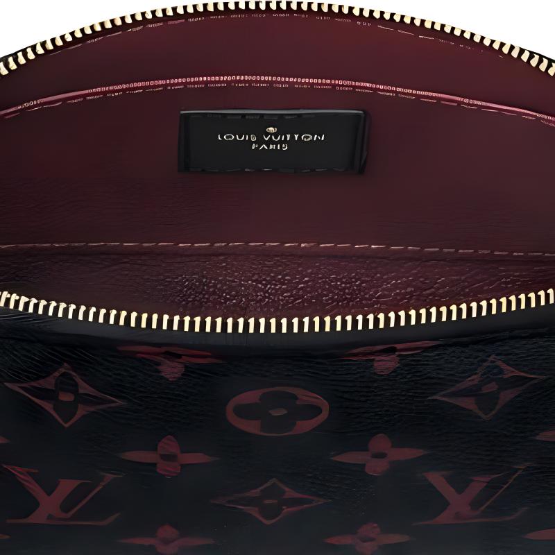 LOUIS VUITTON Pochette Cosmetique